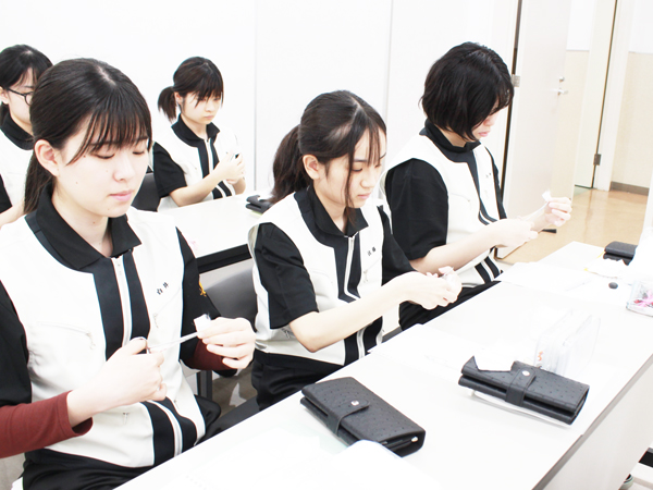シザーの構造と綿棒作りを勉強！